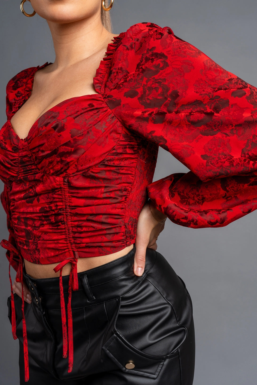 Floral Sweetheart Smocked Back Cropped Top